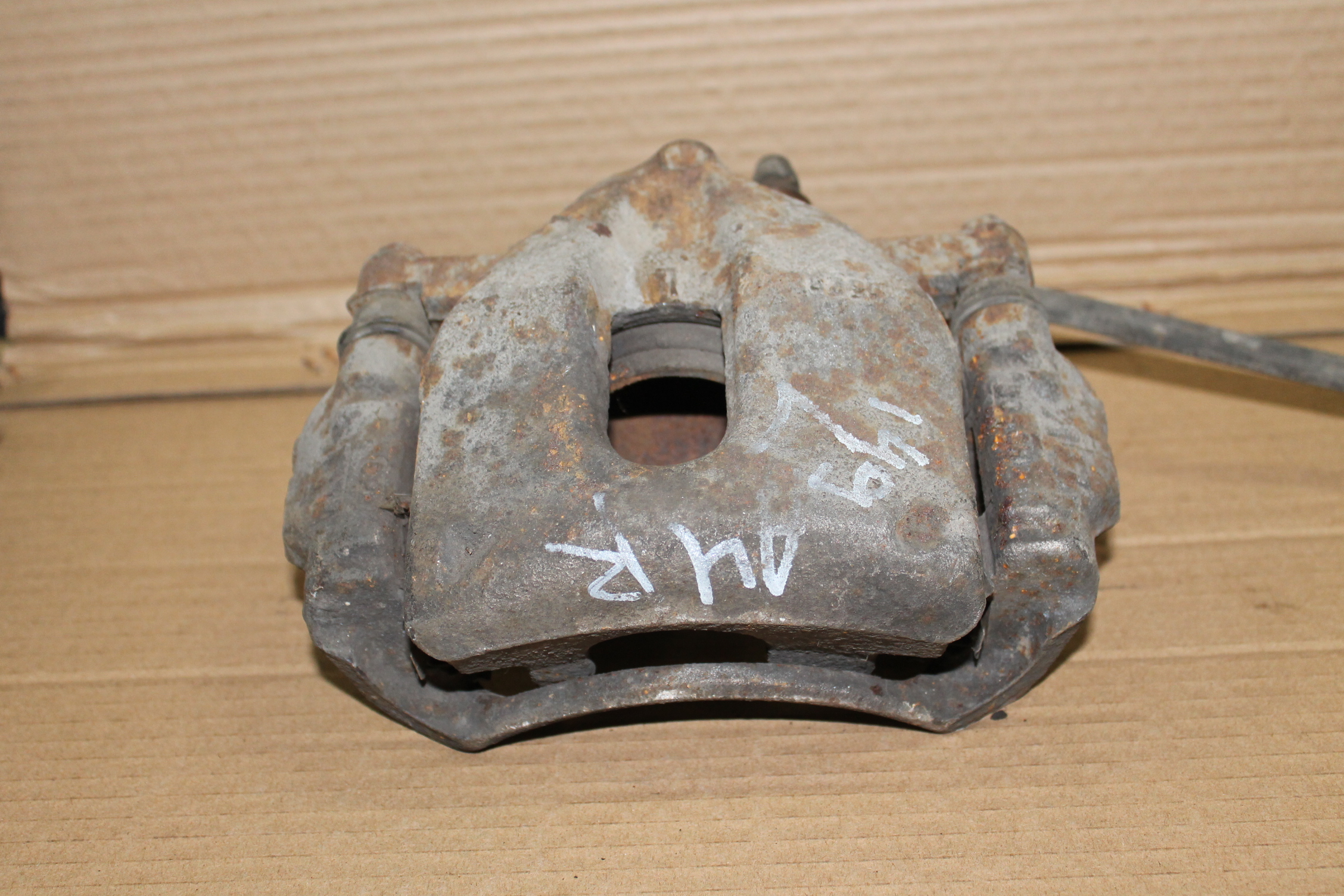 Суппорт аурис. Суппорт аурис. Задний тормозной суппорт аурис 2008. Суппорт тормозной аурис. Суппорт аурис.