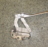 Петля капота левая Passat B6