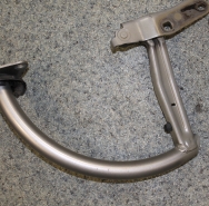 Петля крышки багажника левая PASSAT B6 2005-2010