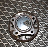 Задняя левая ступица Toyota Camry 55