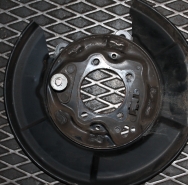 Щиток тормозного диска задний левый CAMRY 50 2011-