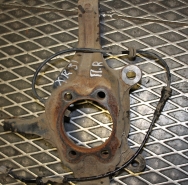 Кулак поворотный передний правый Б/У оригинал. T31, J10E, JJ10E