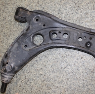 Рычаг передний правый