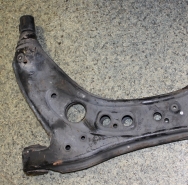 Рычаг передний левый