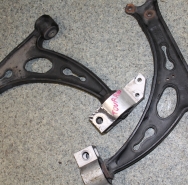 Рычаг передний левый