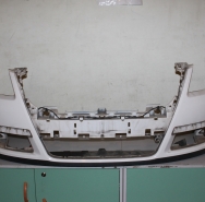 Передний бампер