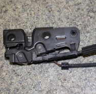 Замок капота нижняя часть