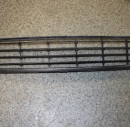 Решетка переднего бампера центральная в сборе с хром молдингом