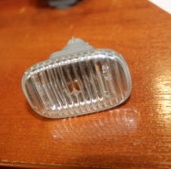 Повторитель поворота в крыло Б/У оригинал.