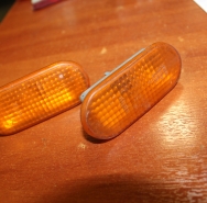 Повторитель поворота в крыло Б/У оригинал.