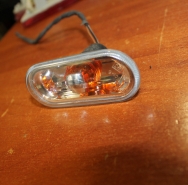 Повторитель поворота в крыло Б/У оригинал.