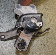 Опора двигателя правая AURIS 150 2006-2012 Б\У