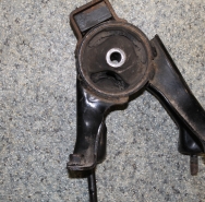 Опора двигателя задняя  AVENSIS 250  2003-2008 Б\У