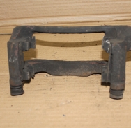 Скоба переднего тормозного суппорта